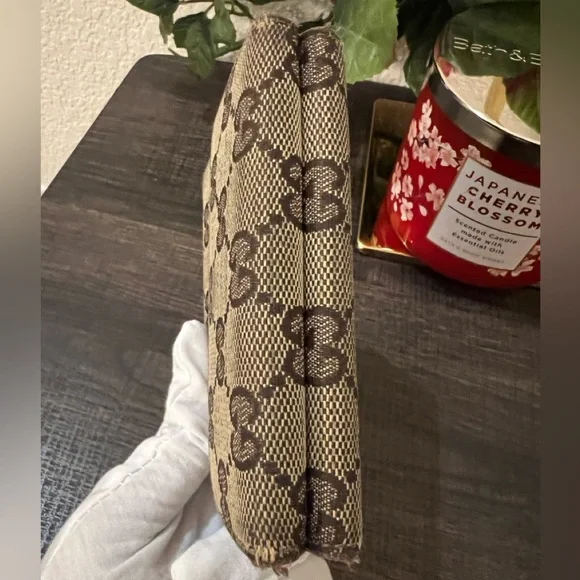 ⭐️Gucci Eclipse Compact Canvass Wallet Gold Tone Hardware 2 Snap Closures - Picture 13 of 15